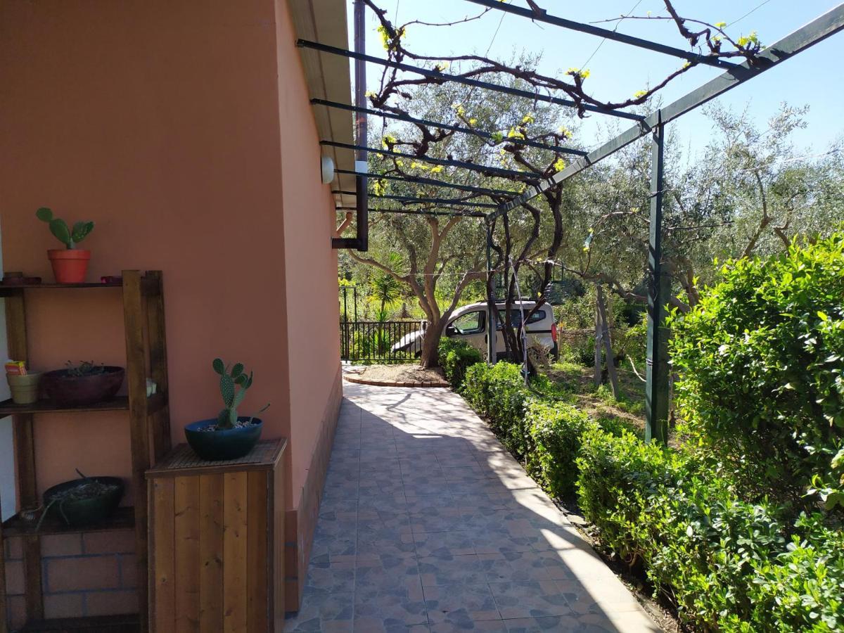 Il Vigneto "Cottage" Gaggi Luaran gambar