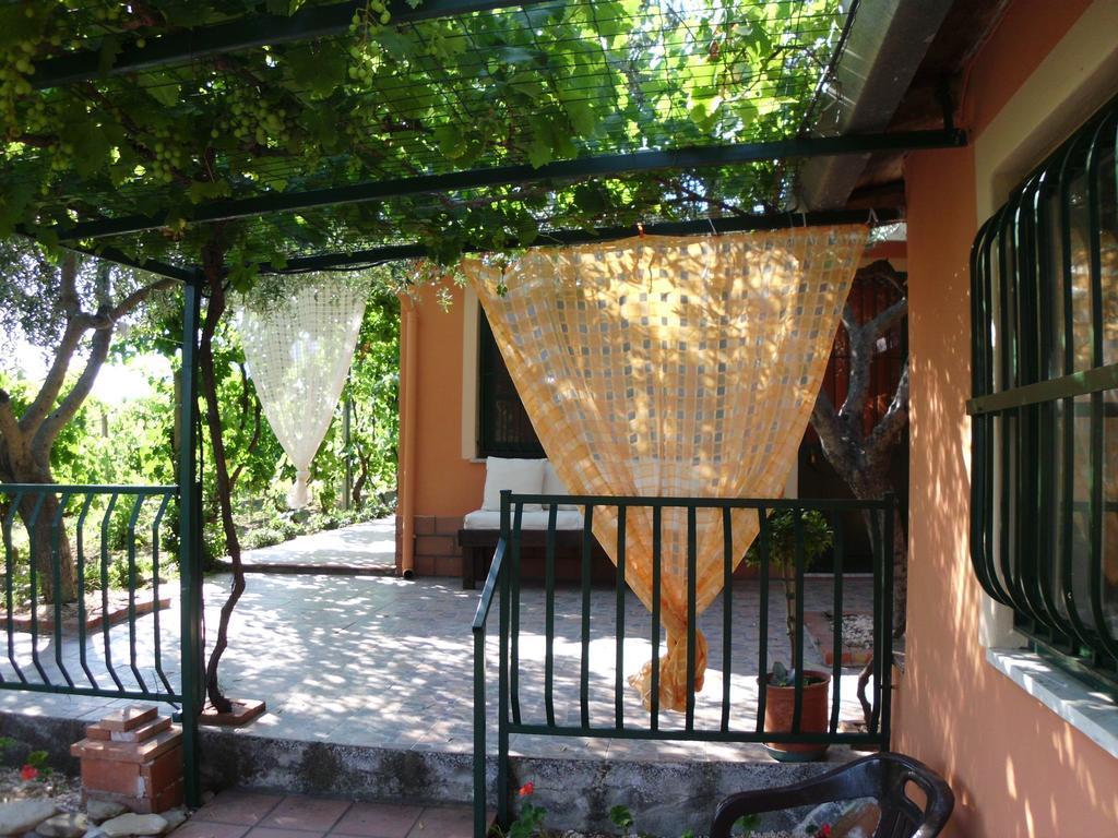 Il Vigneto "Cottage" Gaggi Luaran gambar